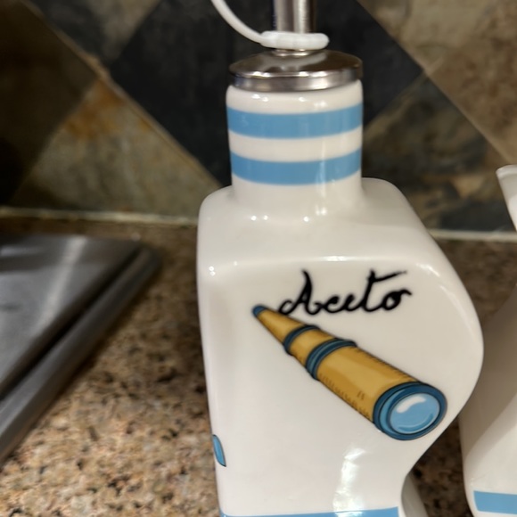 Italian Mediterranean oil and Vinegar Set - Picture 6 of 15